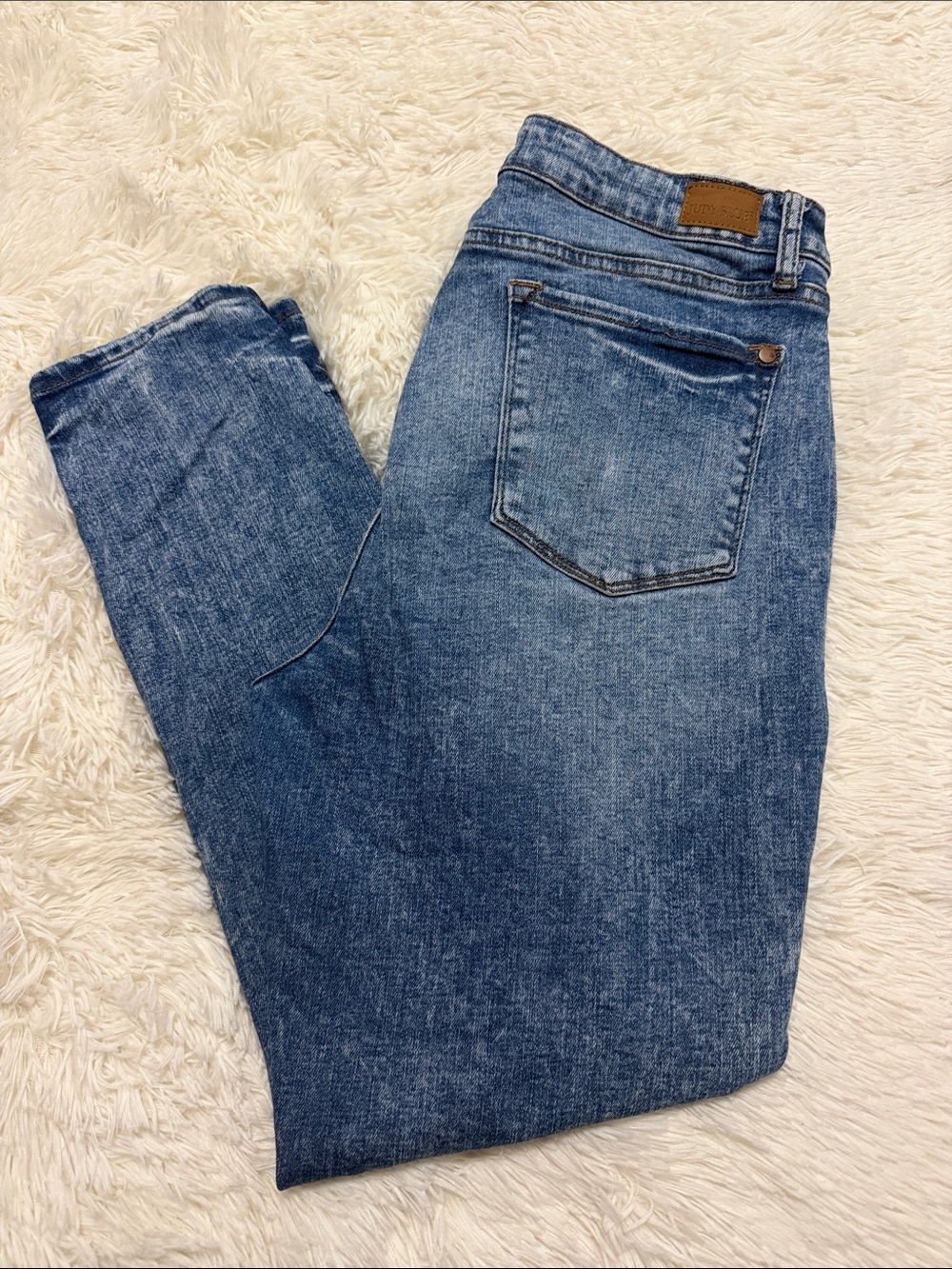Judy Blue Medium Blue Slim Straight Jeans